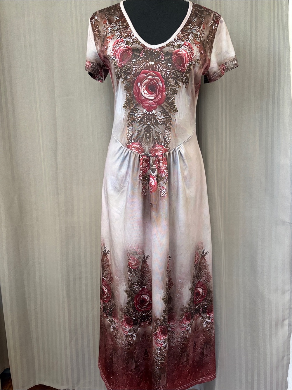 Soft Stretch Material Red Rose-Print Short Sleeve Maxi Dress